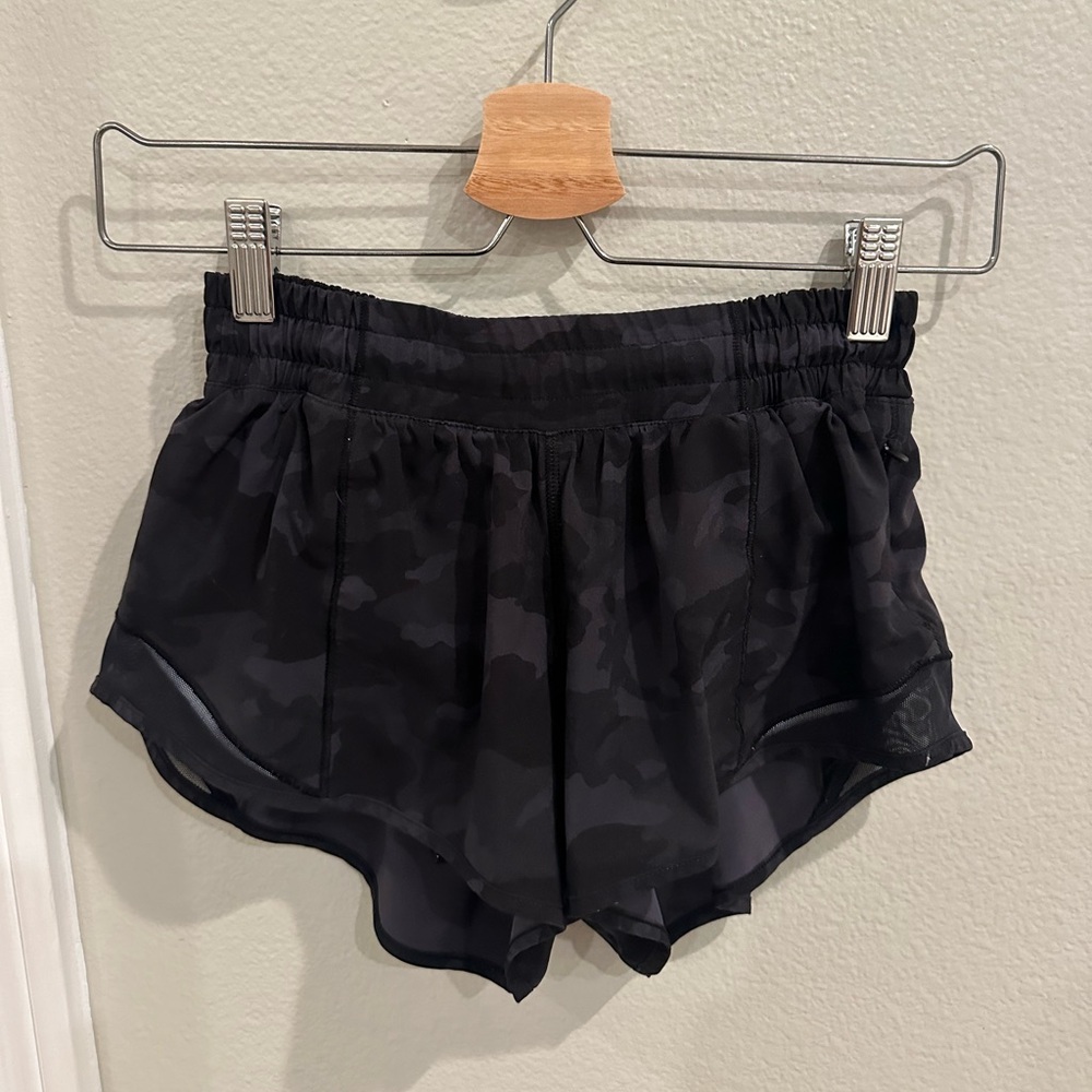 Lululemon Black Camo Hotty Hot Shorts 2.5”